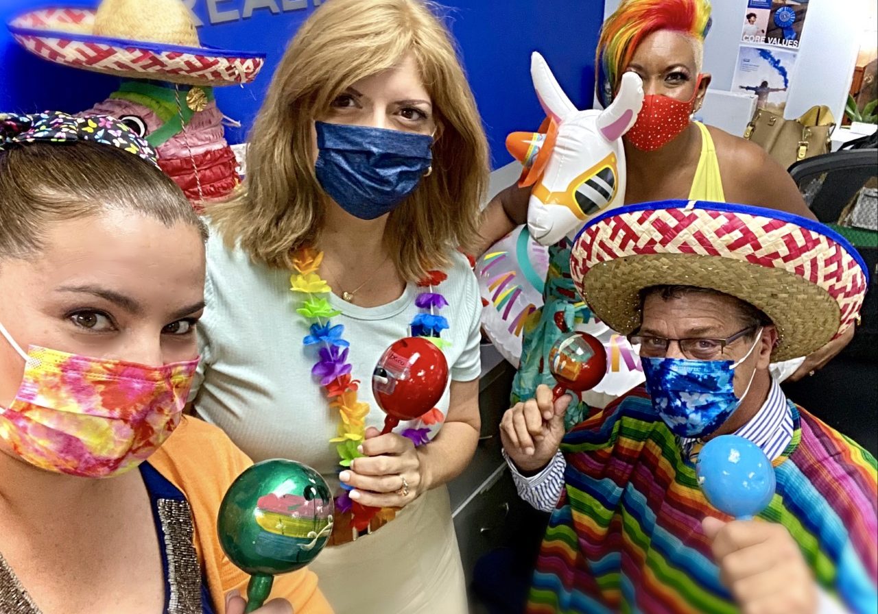 5 de mayo office pic